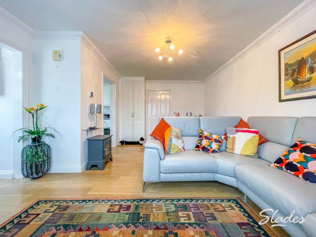 1 Avenue Court loung