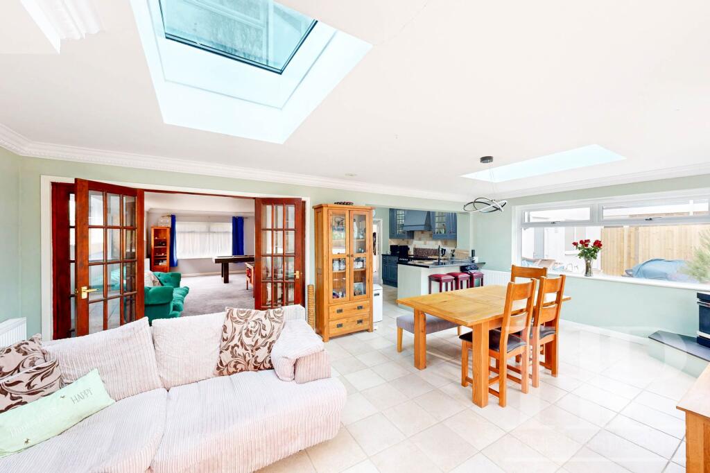 Family/dining room