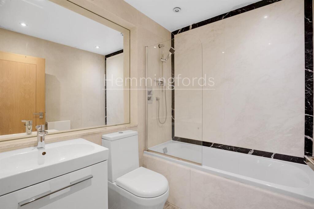 11-302e83570-HMF-JJ-Kingsland Rd-16-medium.jpg