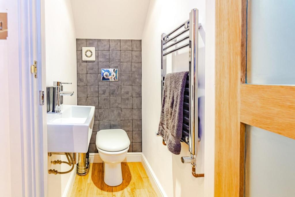 Downstairs Cloakroom