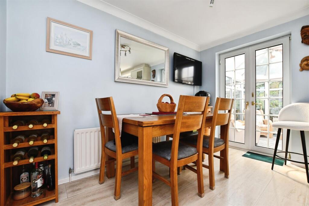 Fitted Kitchen/Dining