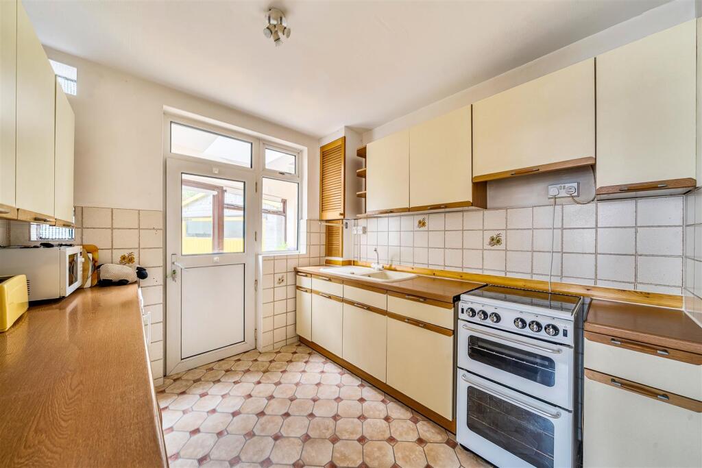 Frankland Close - Kitchen.jpg
