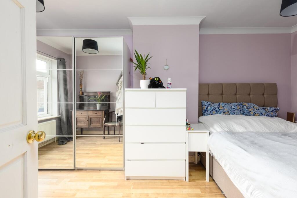 15 Guernsey Avenue, BS4-9.jpg