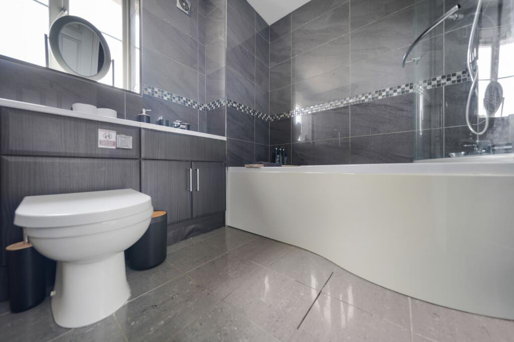 Violet Court - Bathroom