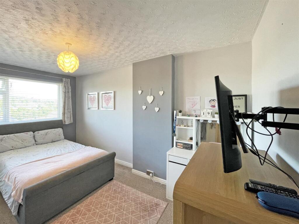 Treveneague Gardens - Bed 1.jpg