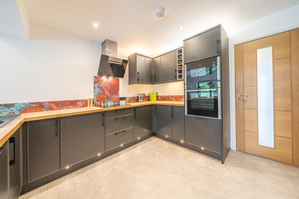 OPEN PLAN LIVING AREA