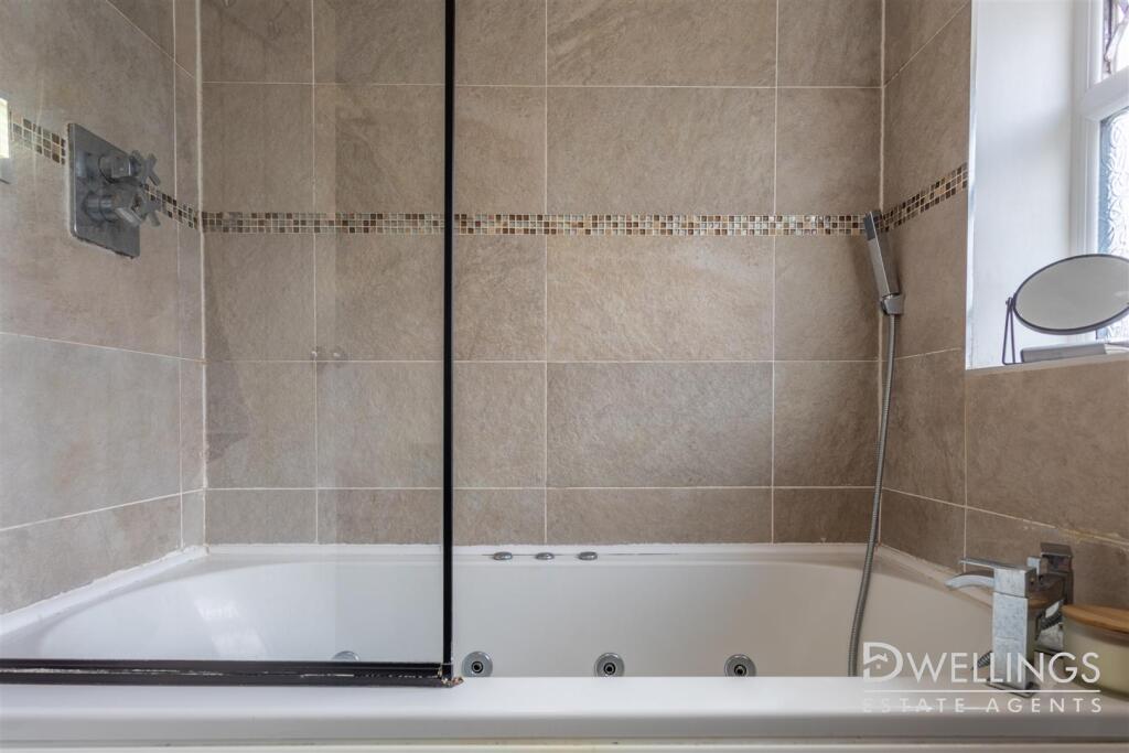 DWELEST- 8 Cheviot Close, Swadlincote, DE11 9EE-00