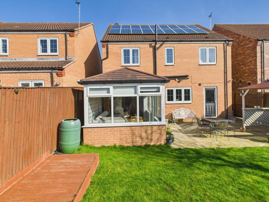 CAM04233G0-PR0017-STILL055