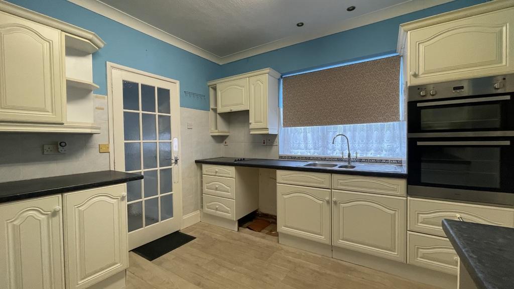 Kitchen 1.JPG
