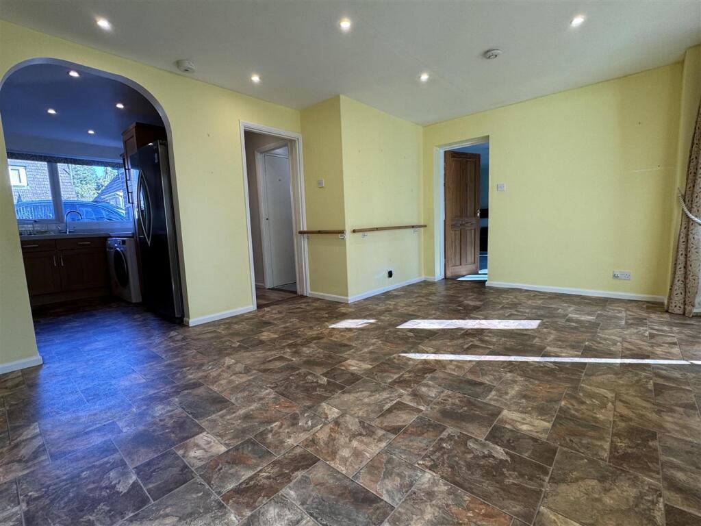 DINING ROOM:
