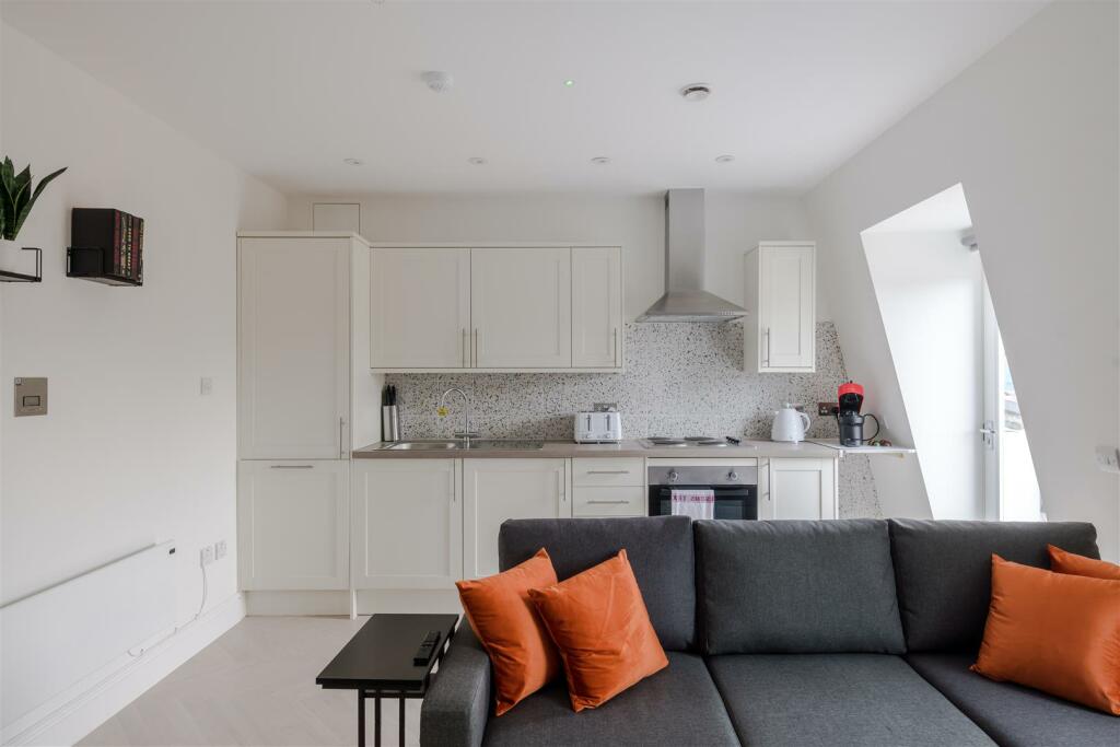 4, 30 Foley Street-5.jpg