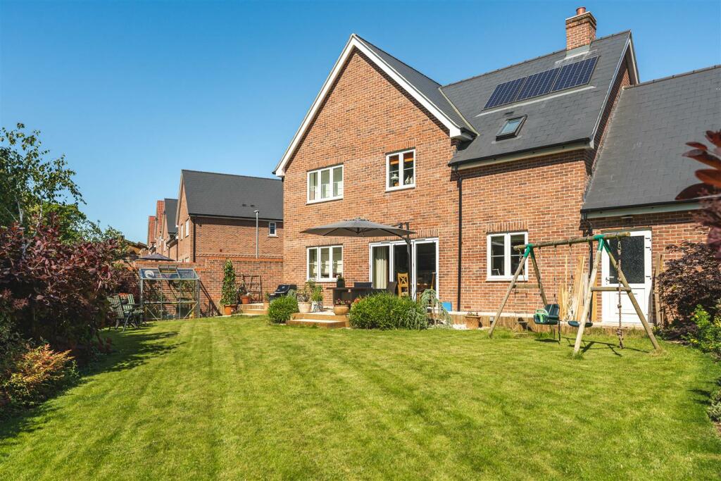 Joyce Frankland Close-23.jpg