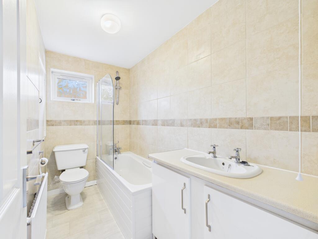 CAM02023G0-PR0180-STILL001