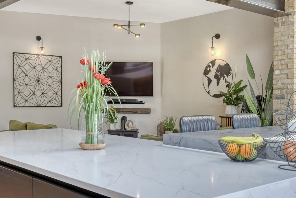 6 Winsford Garden...