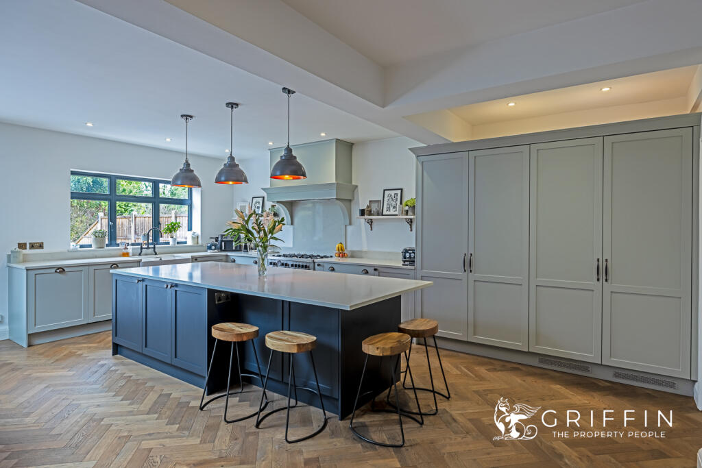 Kitchen &amp; Dining