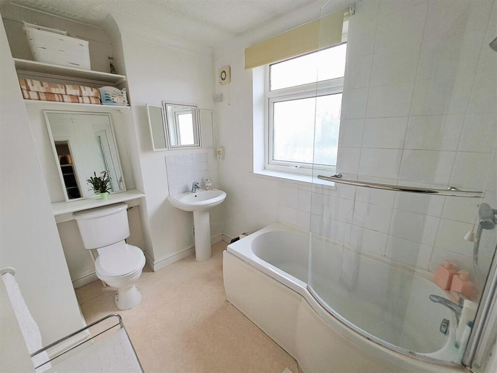 En Suite Bathroom