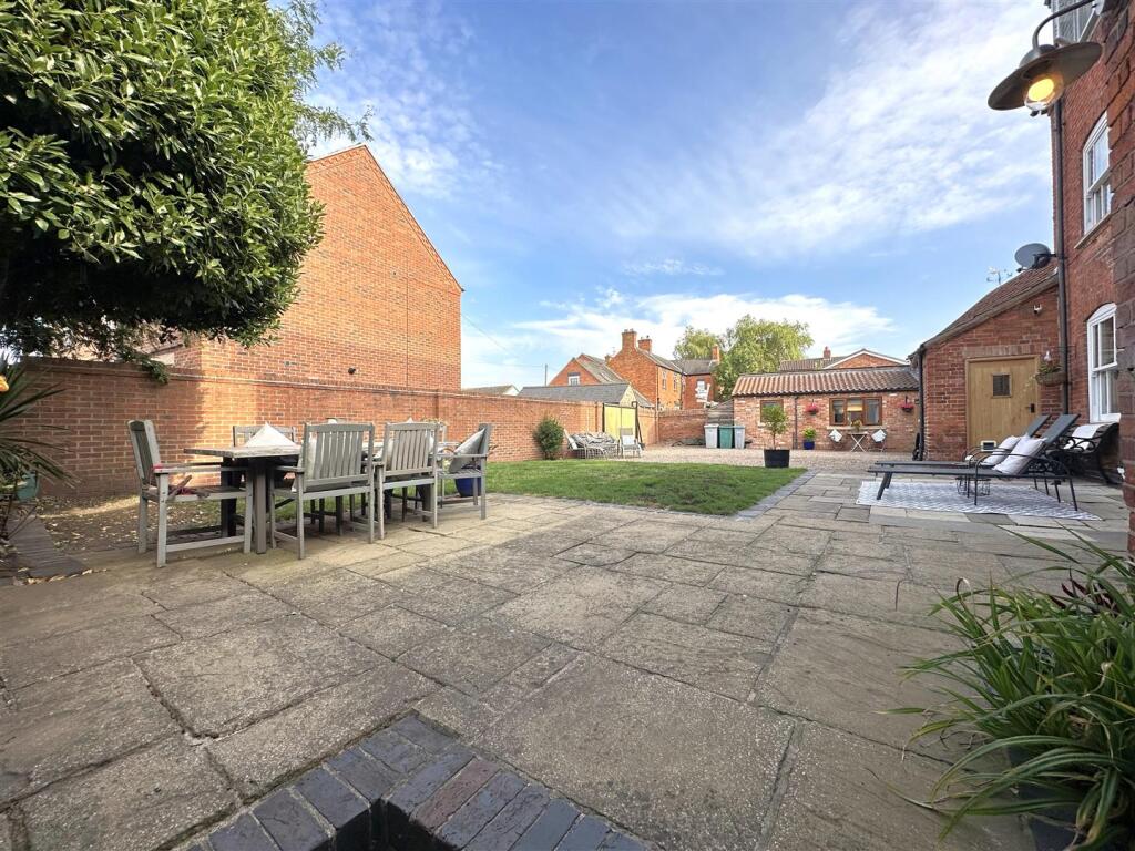 Generous Wall Enclosed Garden 506