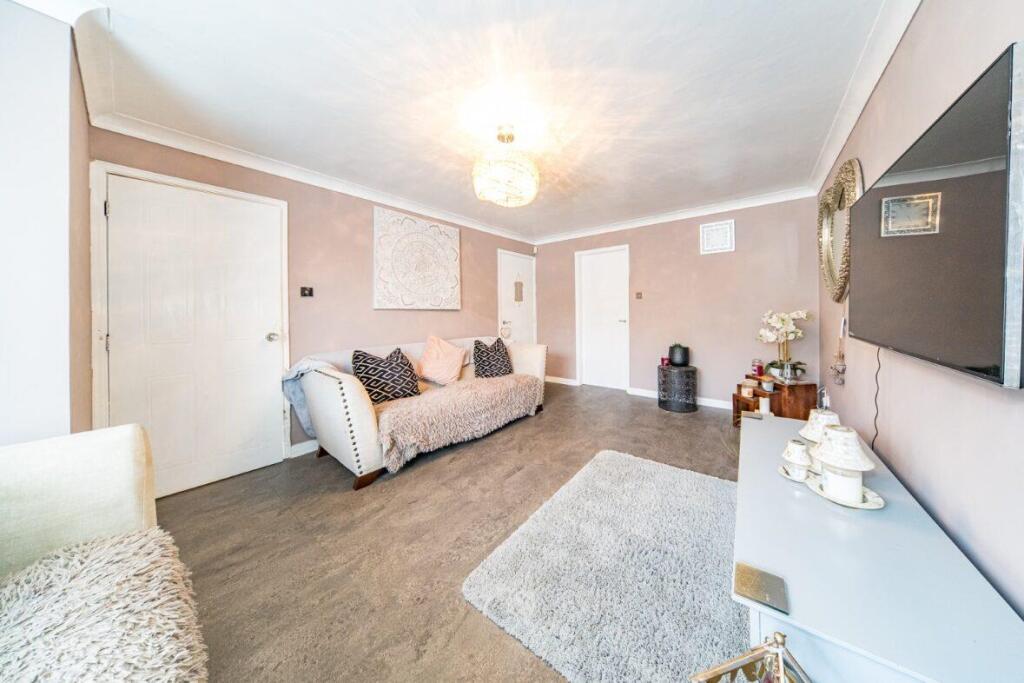 18 Caldywood Drive lounge 2.jpg