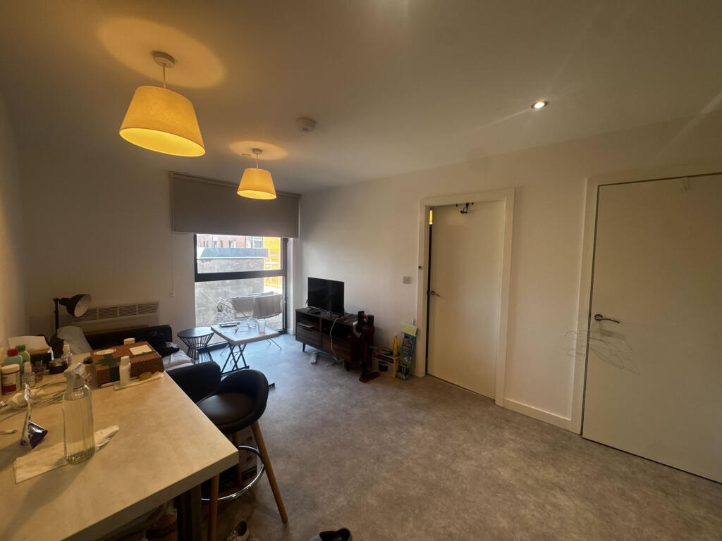 010582SPCSHIMG_5941203bw (2).jpg