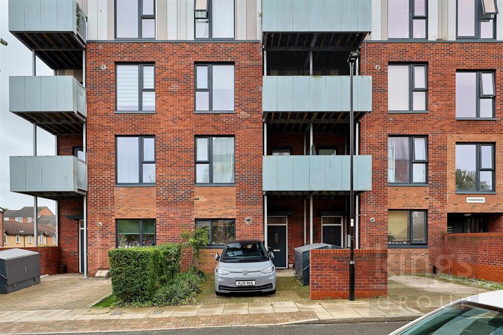 GI9A68833 Potash House 1 Canning Sq Enfield EB1 4B