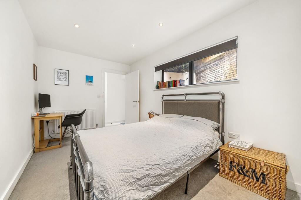 Bedroom (3).jpg