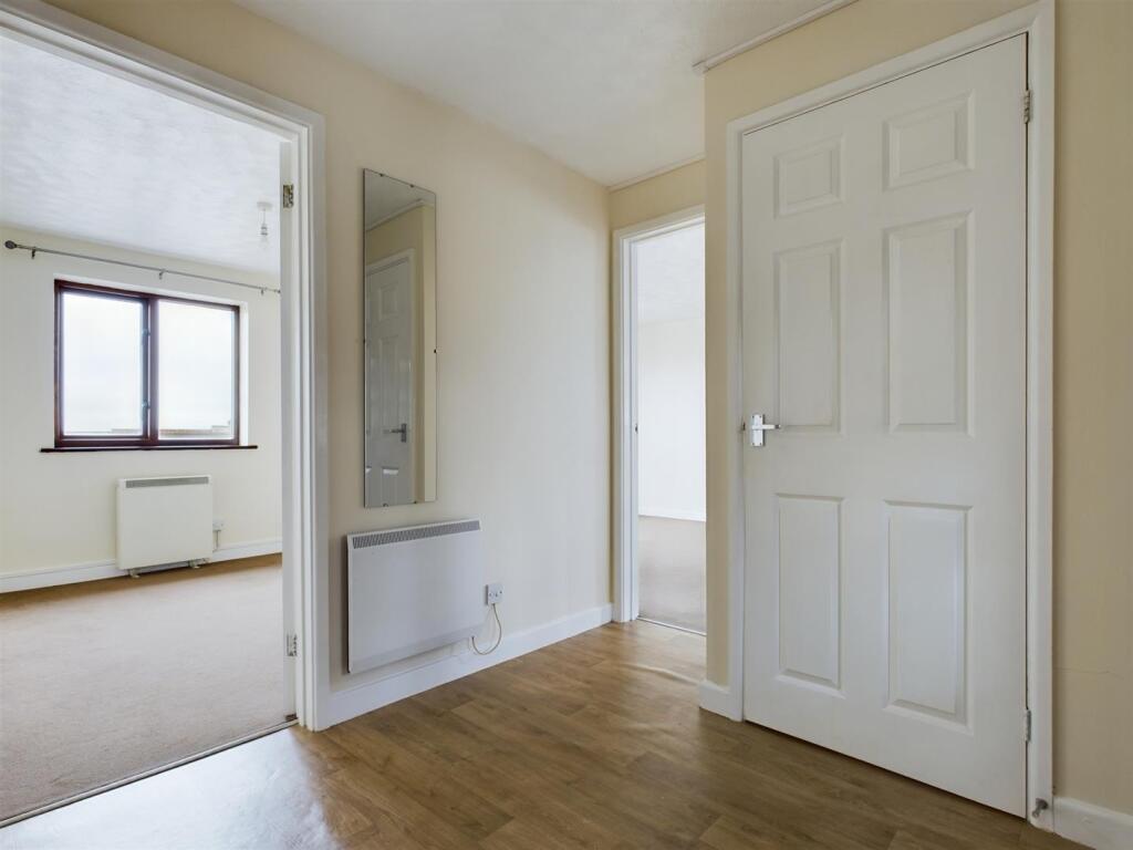 6 Jenkins Court Hallway