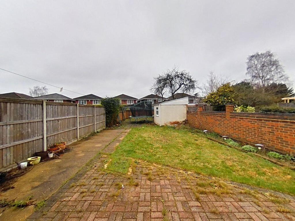 Bannister close (...