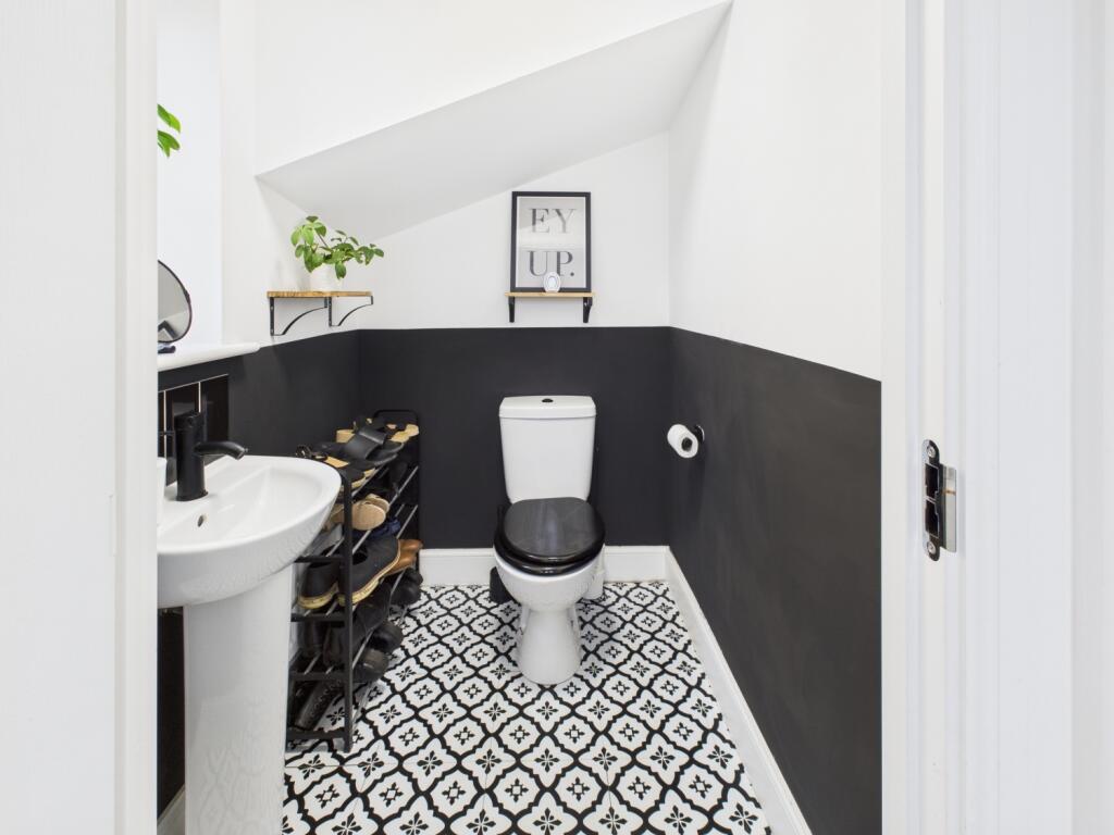 CAM04233G0-PR0034-STILL001