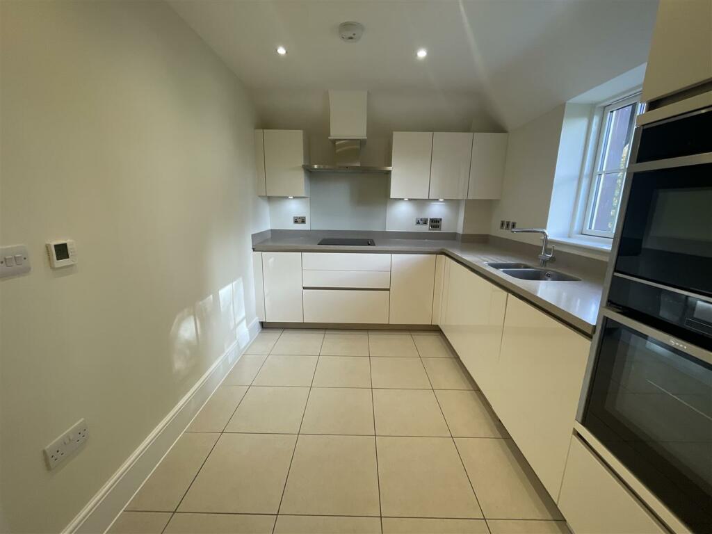 kitchen 2.jpg