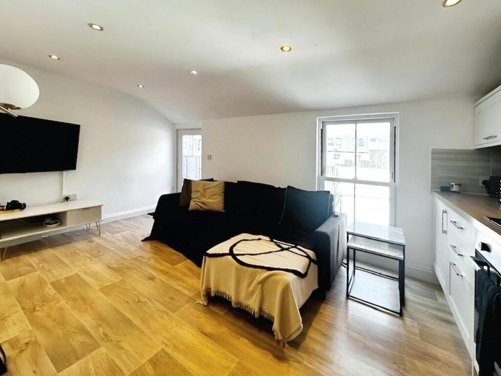71a47e34-11 20flat.jpg