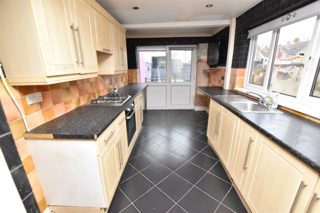KITCHEN DINER