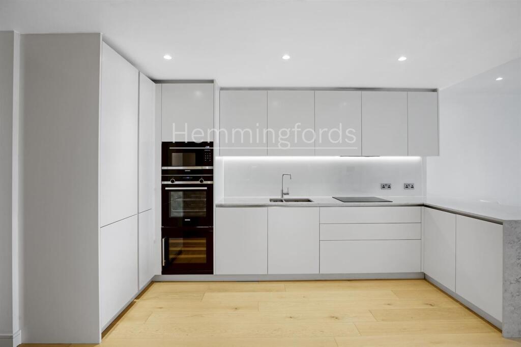 01-3fc183219-HMF-JJ-Hampton Tower-1-medium.jpg