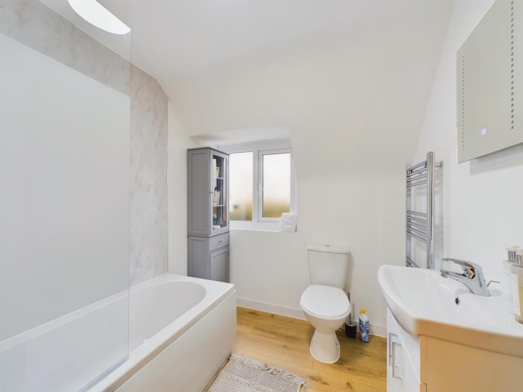 CAM01909G0-PR0283-STILL008