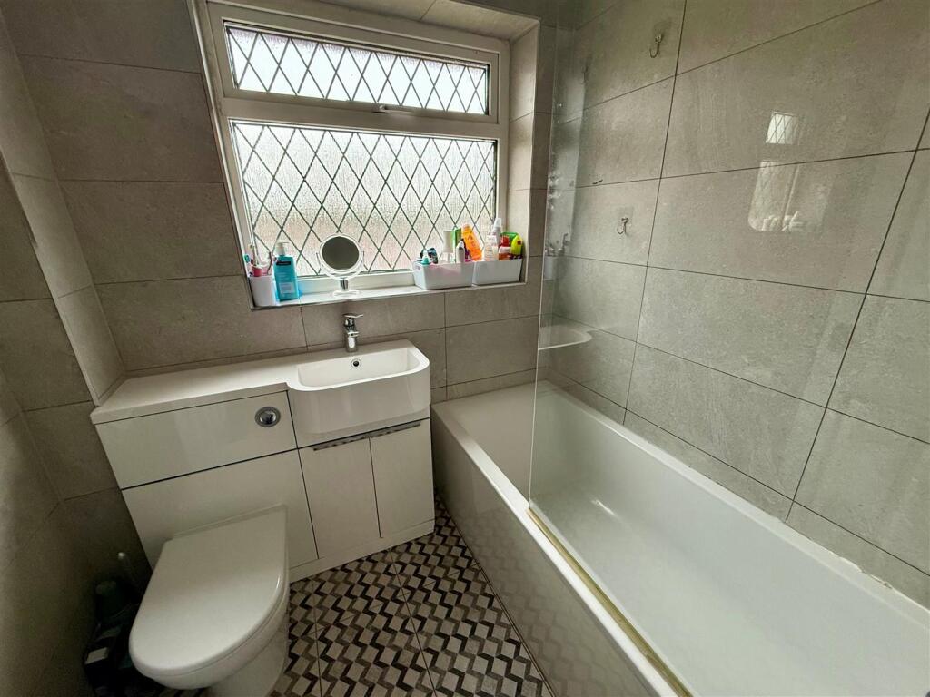 SD1 Bathroom.jpg