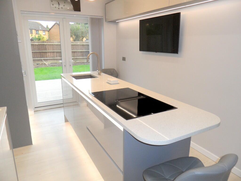 KITCHEN/BREAKFAST RM