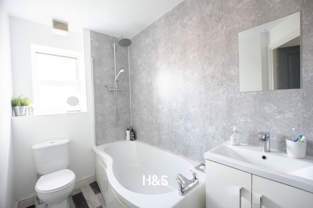 50 Ratcliffe Avenue - bathroom.jpg