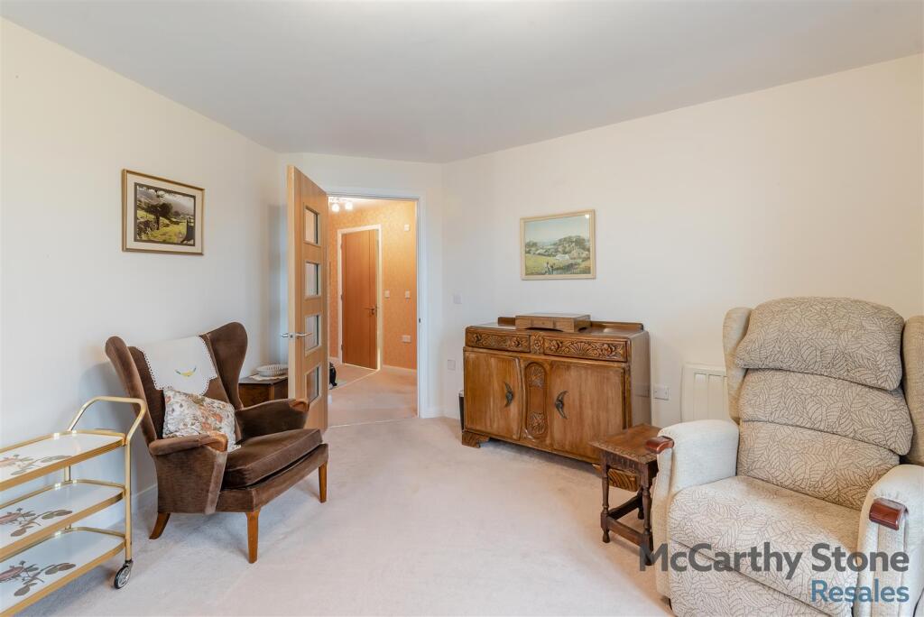 8640849-interior03.jpg