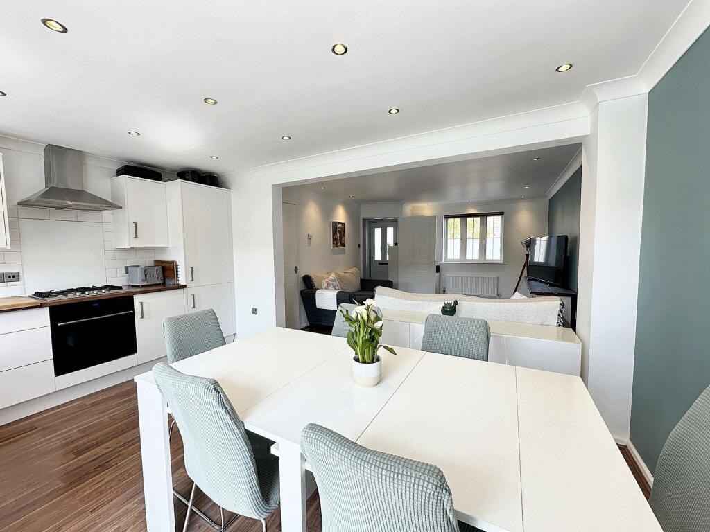 Kitchen/Dining Area