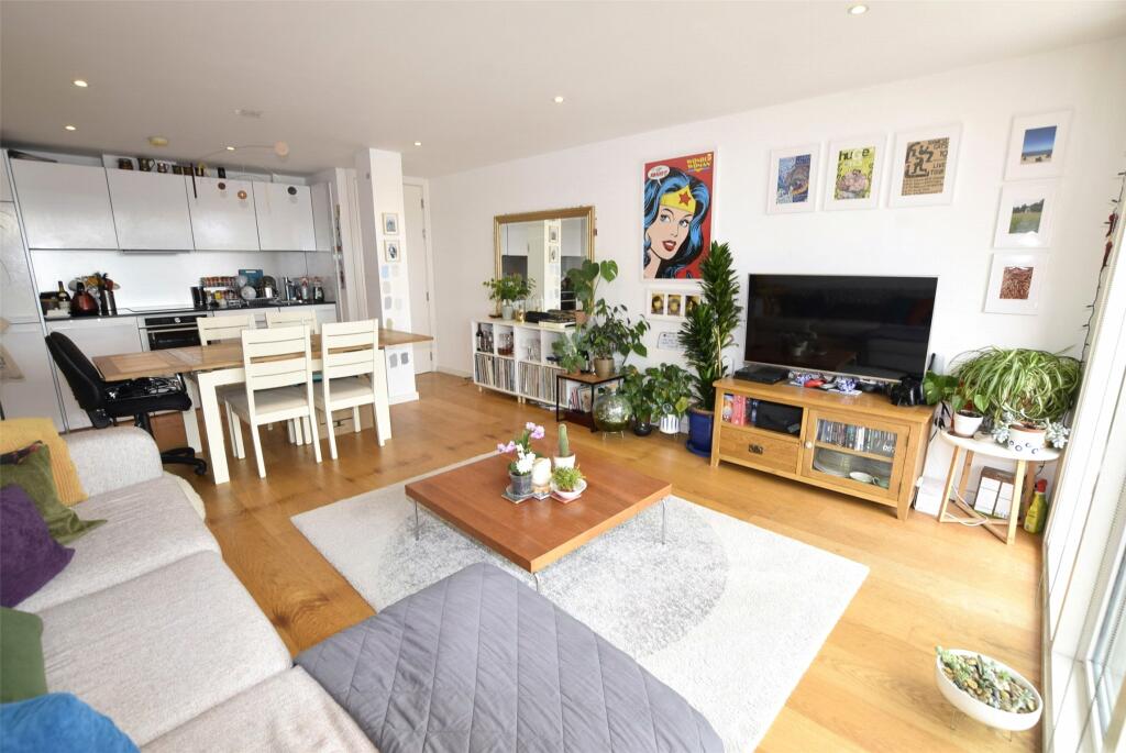 Lounge/Kitchen