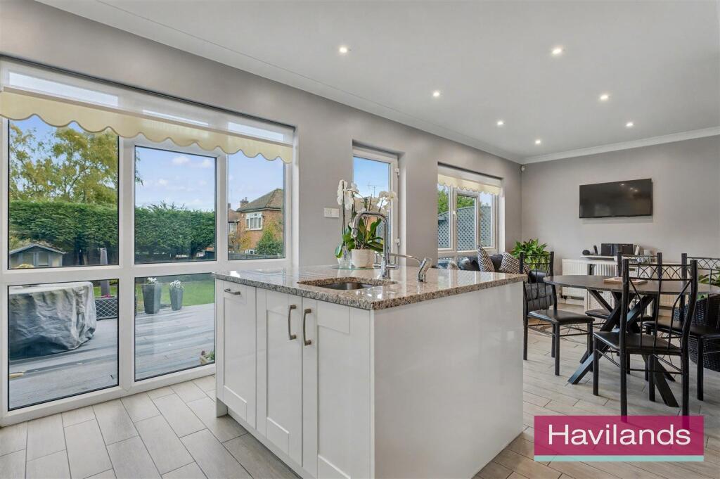 Lonsdale Drive EN2 7LH-17.jpg