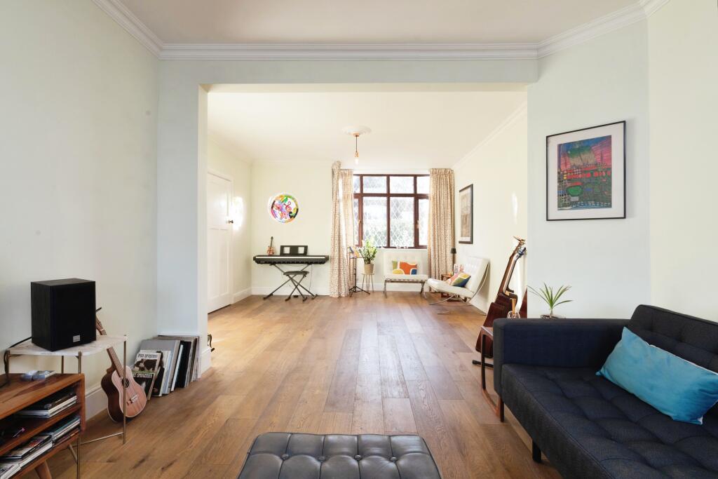 Lounge/Dining Room