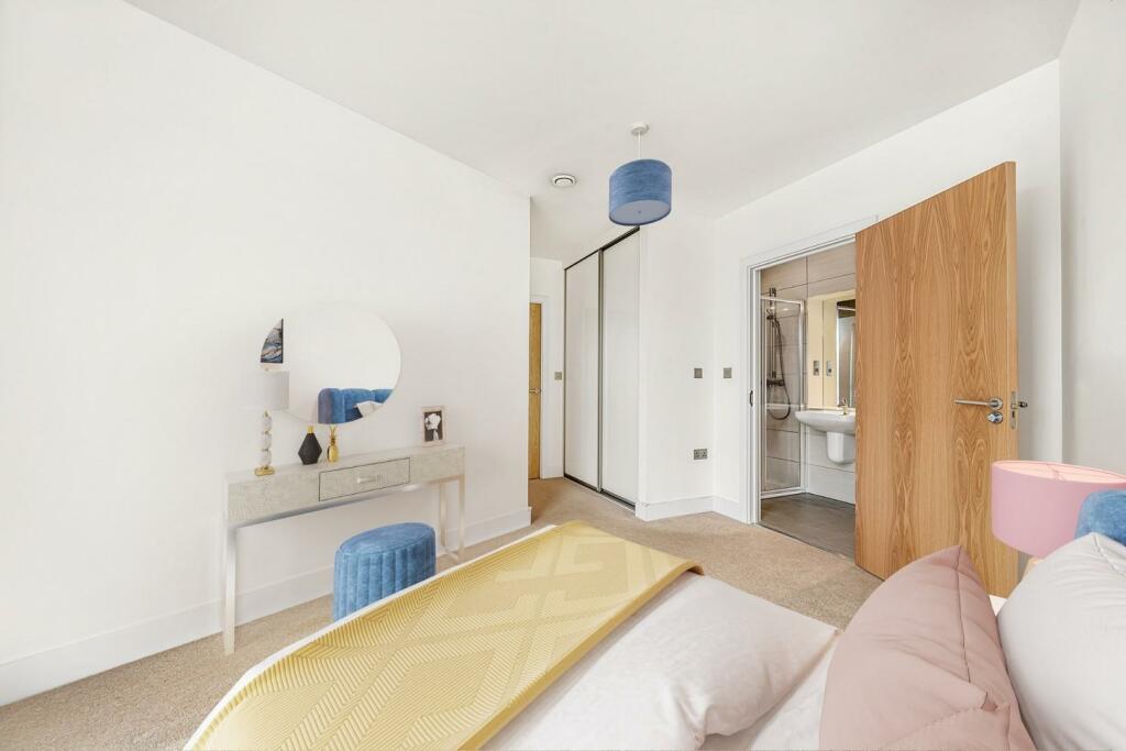 Principal Bedroom (2).jpg