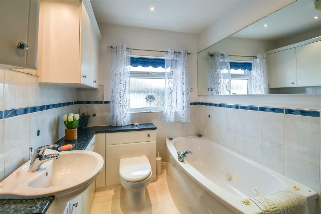 En-Suite Bathroom