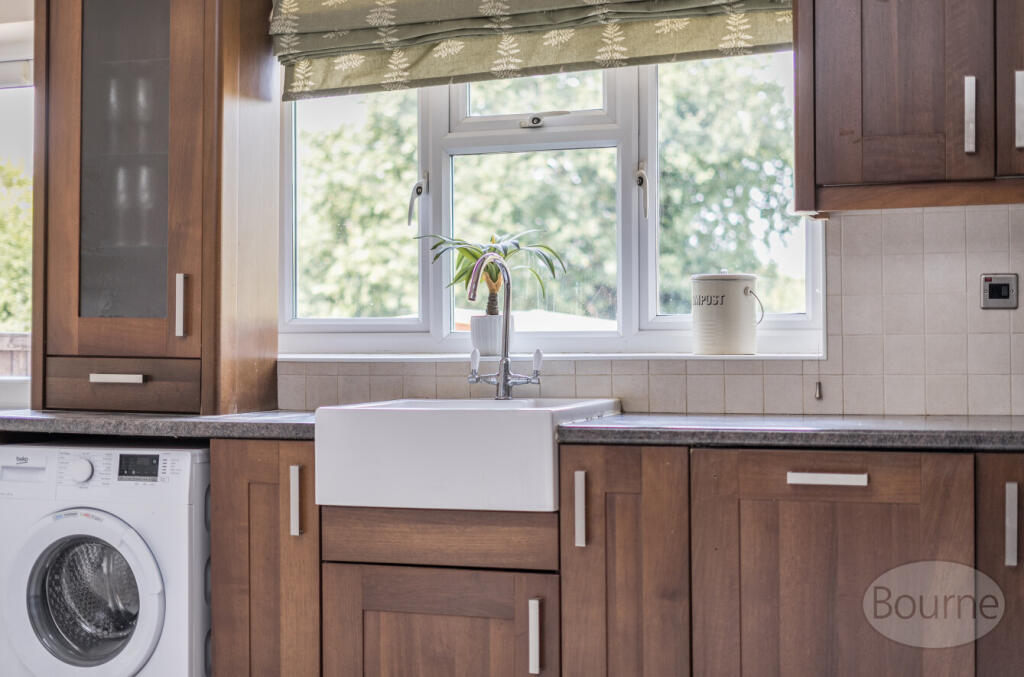 33c195a6-8305-43e...