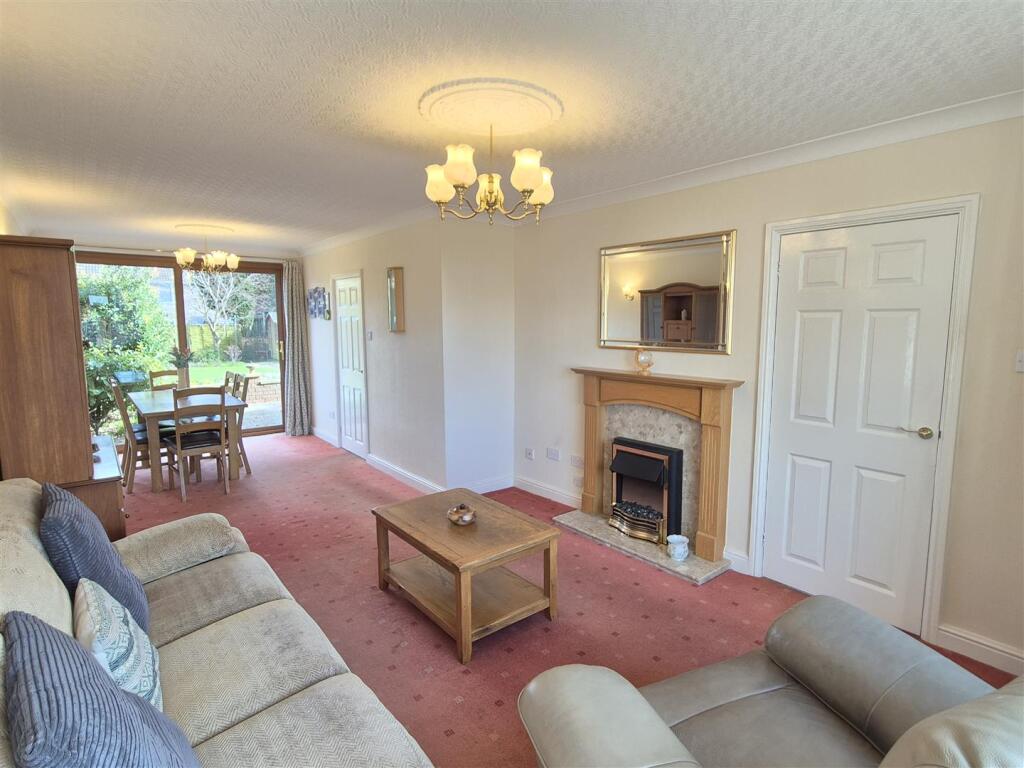 Lounge/Dining Room