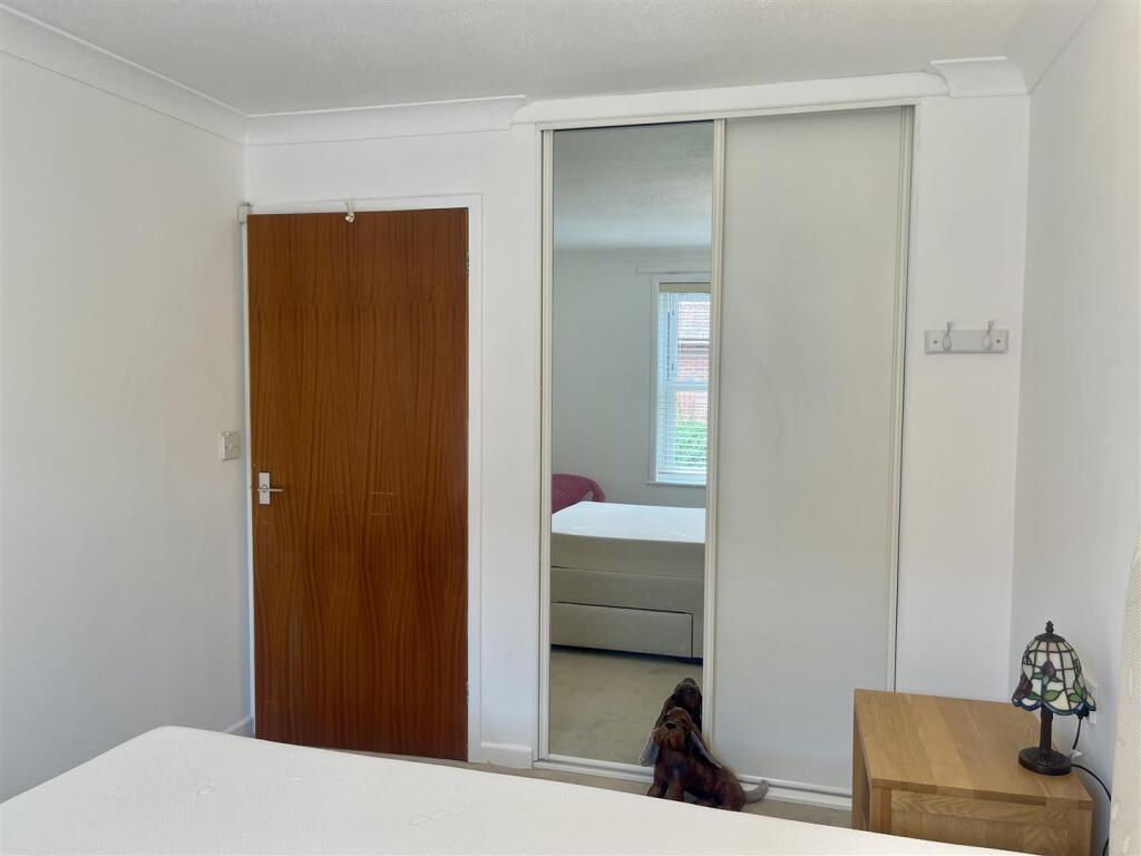 Bedroom 1.jpg