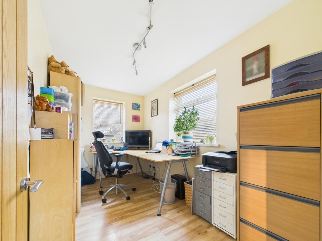 CAM02195G0-PR0095-STILL020