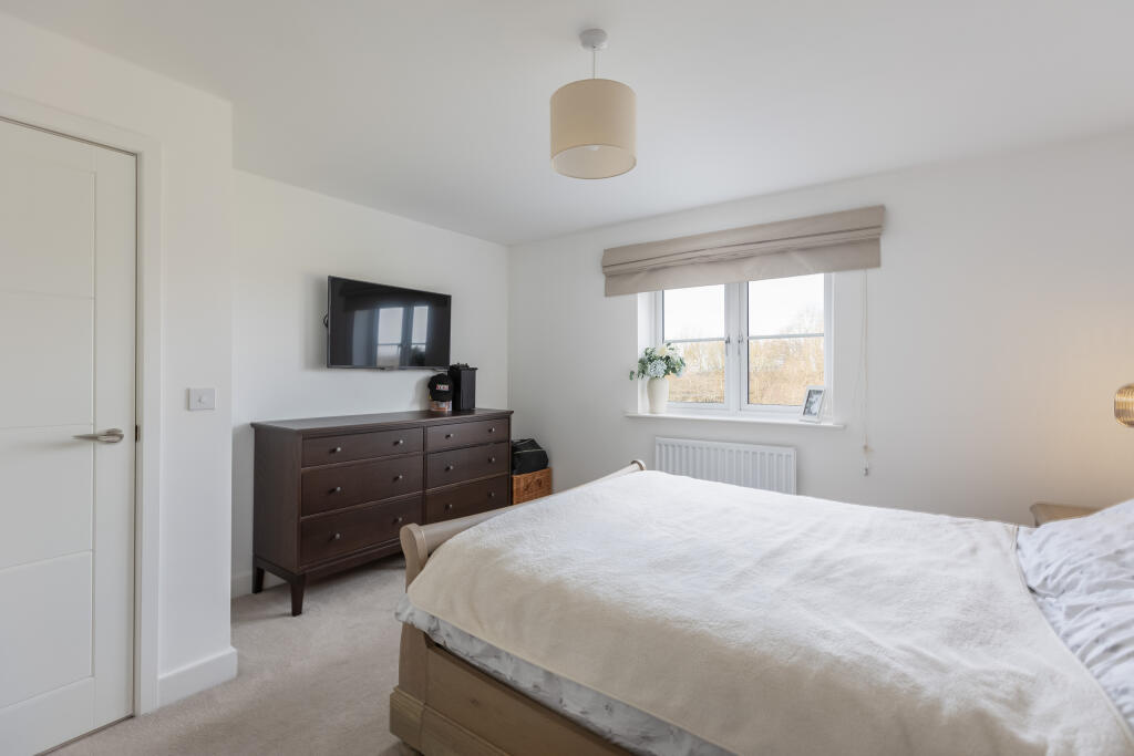 Laurel Court 25 Bedroom 1-2