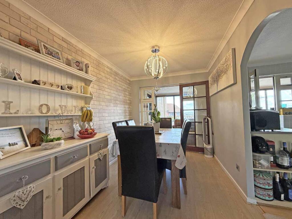 Battershall Close 9 - Dining Area 1.jpg