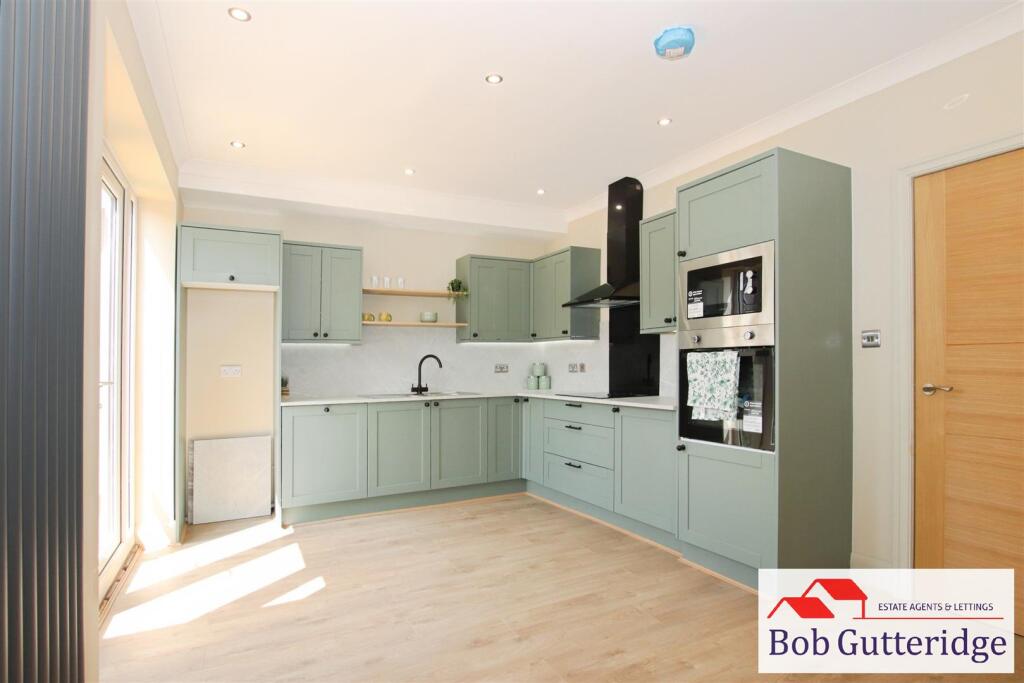 NEW OPEN PLAN FITTED KITCHEN / DINING ROOM